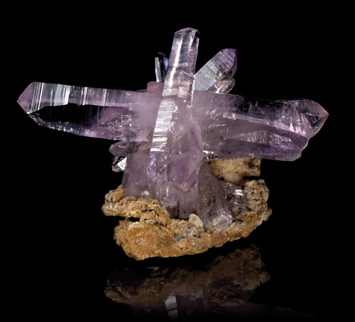 紫宝石晶体